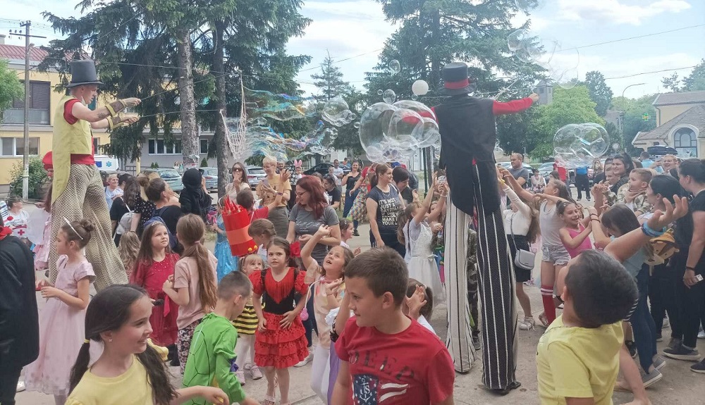 Alibunar: Više od 1.000 mališana učestvovalo u “Dečjim majskim čarolijama”